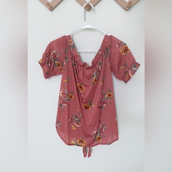 3/$30 | Riley & James Medium Floral Top - Picture 4 of 4